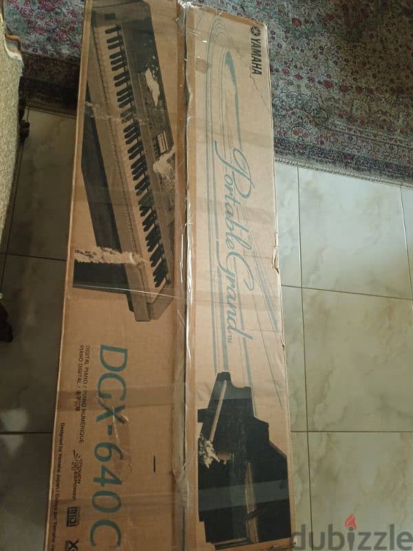 Piano Yamaha portable grand Dgx 640 14