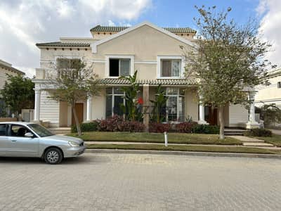 Twin house for sale in Landmark new cairo prime location ready to move under market price