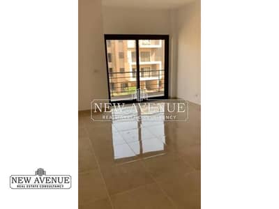 Fully finished apartment ready to move with private parking in fifth square by al marasem new cairo