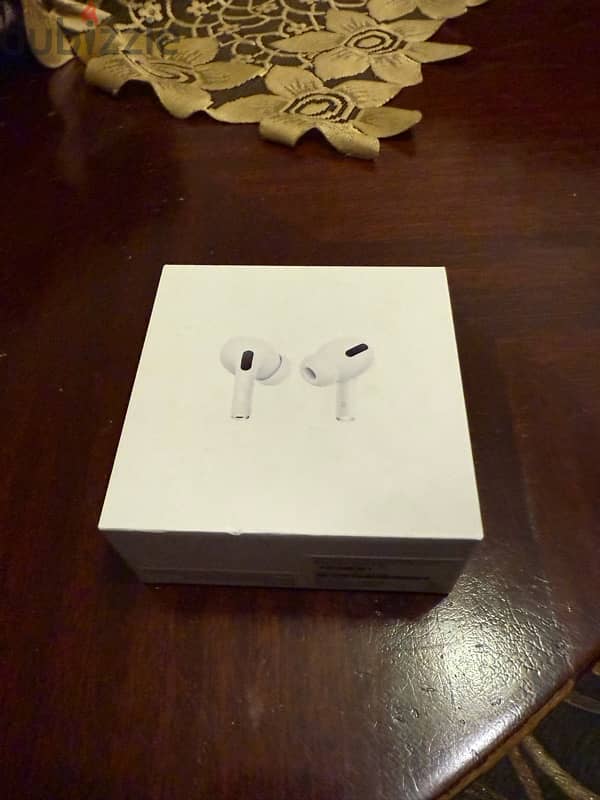 *AIRPODS PRO* BARELY USED (great condition) 0