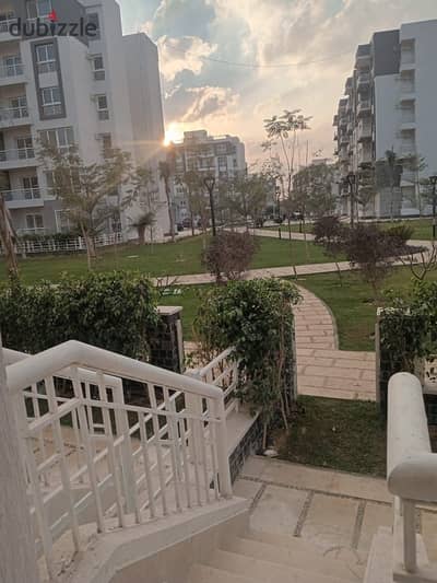 For sale in Madinaty ground floor in Garden Pal B14 An area of 70 meters and a garden of 45 meters  With a down payment of 800 thousand only