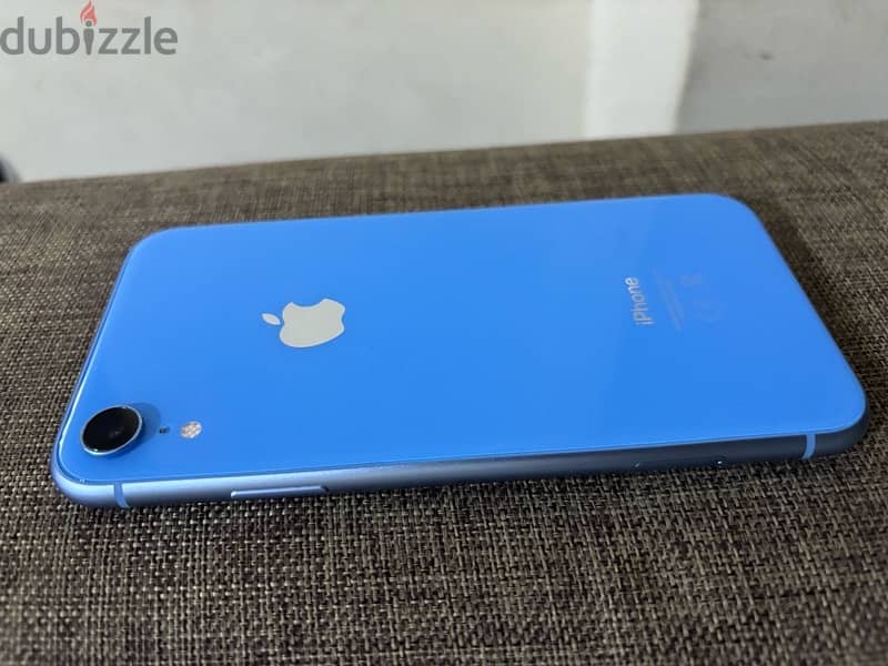 i phone xr(blue) 2