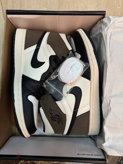 Jordan 1 Mirror Dark mocha جوردن وان دارك موكا ميرور مستورد