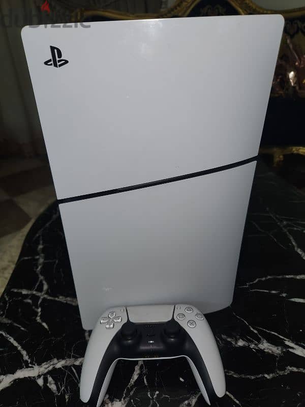 PS5 slim with hard drive and cd 1