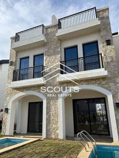 At the old price, without down payment, and without any annual payments, in installments over 12 years, a villa for sale, a townhouse for sale in Sarai Compound, next to Madinaty, on the Suez Road, directly minutes from the Fifth Settlement.