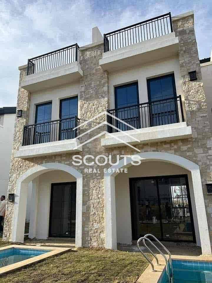 At the old price, without down payment, and without any annual payments, in installments over 12 years, a villa for sale, a townhouse for sale in Sarai Compound, next to Madinaty, on the Suez Road, directly minutes from the Fifth Settlement. 0