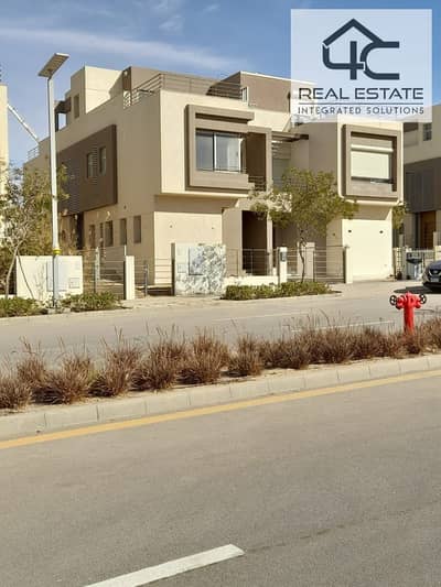 Villa Standalone with roof 83m  ready to move  in palm  new cairo installment at bargain price  view  Wide Landscape  best location in 5th  statement