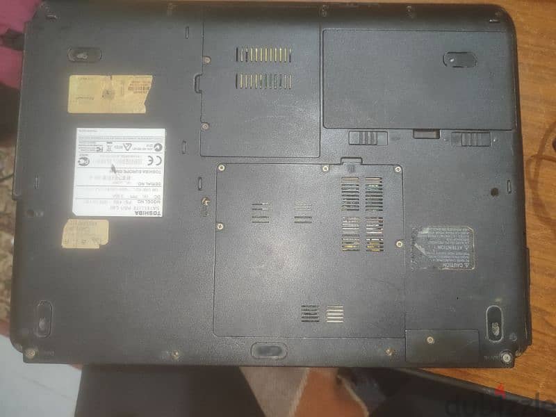 laptop Toshiba محتاج صيانة 1