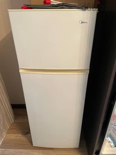 تلاجه Midea 210 L مستعمله بحاله جيده جدا