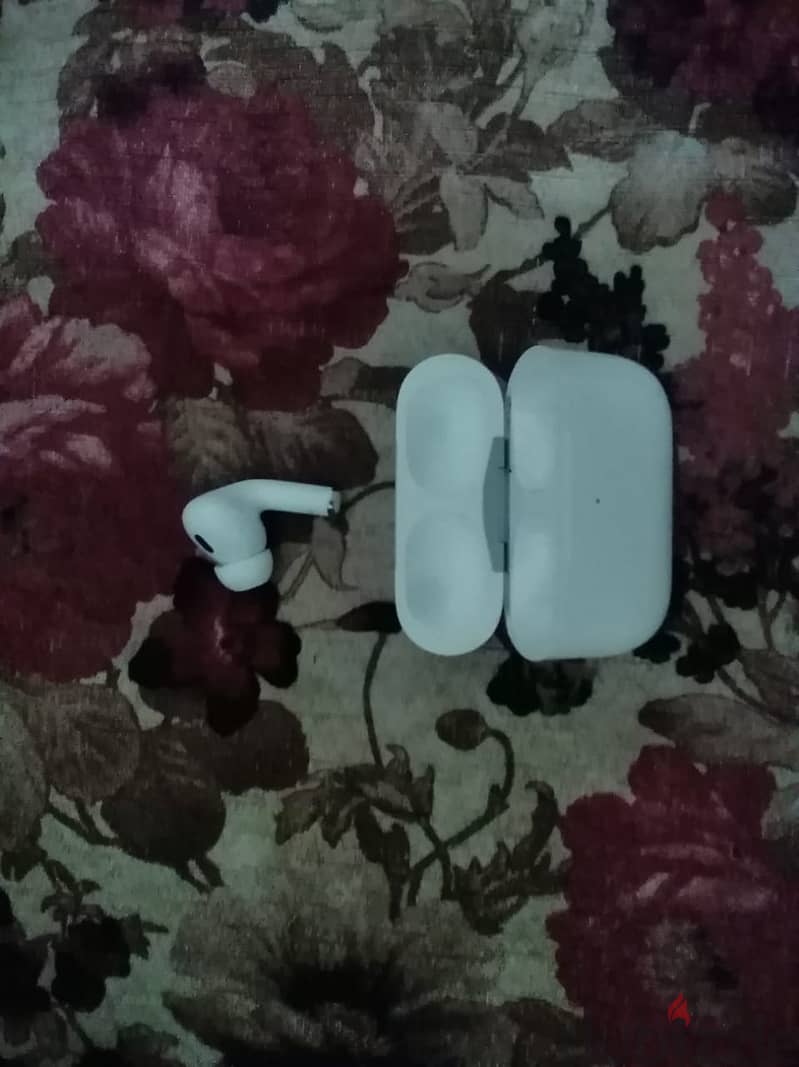 Airpods pro2 original missing the left bud 1