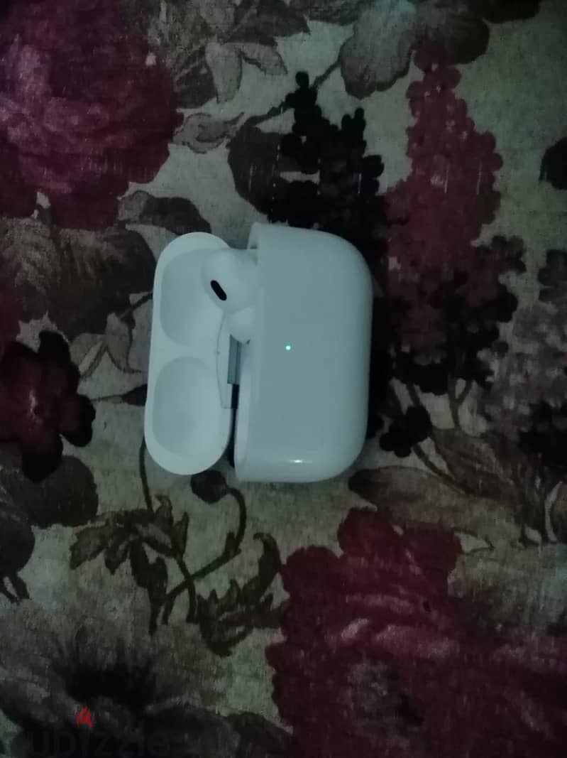 Airpods pro2 original missing the left bud 2