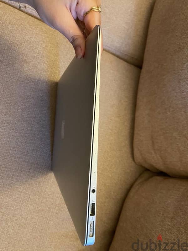 MacBook Air (13-inch, Early 2015) 2