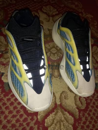 كوتشي اديداس ييزي shoe Adidas yeezy 700 original