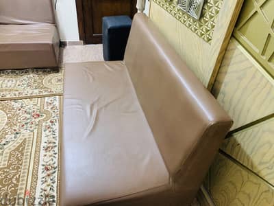 sofa ارتفاع ٨٥ سم وعرض ٦٠ سم وطول ١٤٠ سم