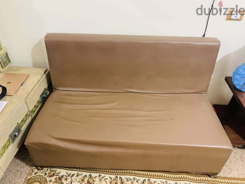 sofa ارتفاع ٨٥ سم وعرض ٦٠ سم وطول ١٤٠ سم 1