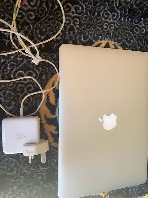 Apple MacBook Air 2017+ TV HDMI Connection  + Original charger 8