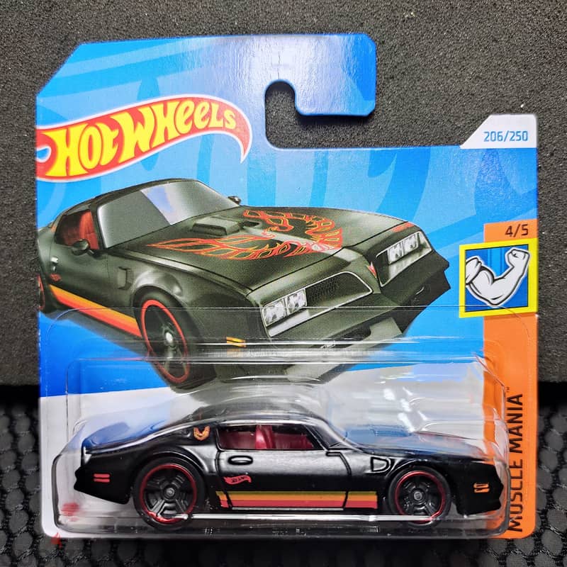 Hot wheels diecast with card -هوت ويلز جديده 0