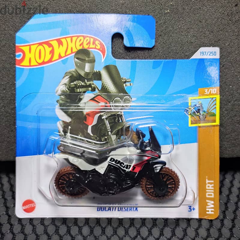 Hot wheels diecast with card -هوت ويلز جديده 10