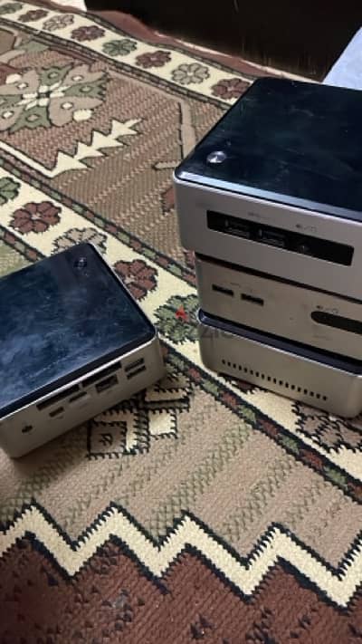 Intel NUC ميكرو كمبيوتر