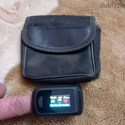 جهاز OXIMETRE لقياس اكسجين الدم بالبصمة شغال ممتاز