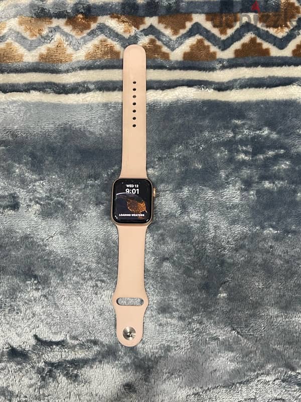 Apple watch series 6 40mm Gold Aluminum case pink sand sport Band 3