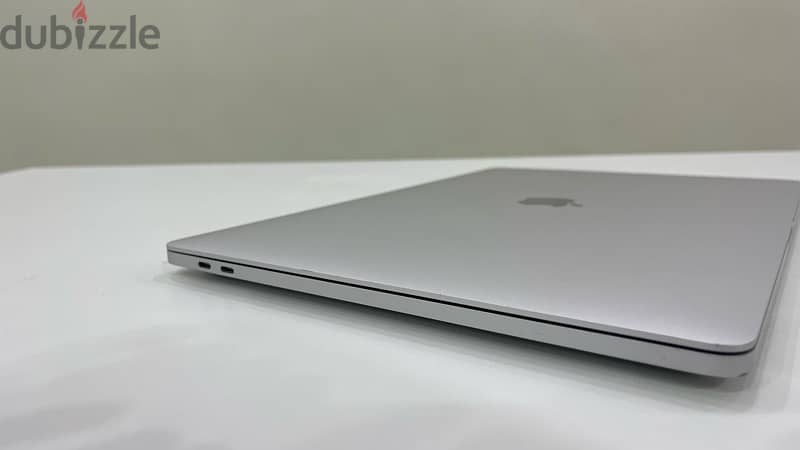 macbook pro 2019 ,16 inch with touchbar 1