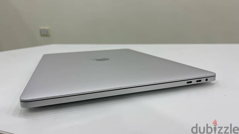 macbook pro 2019 ,16 inch with touchbar 5