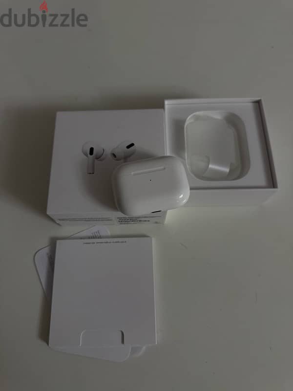 Airpods Pro 1 like new with it’s box 0