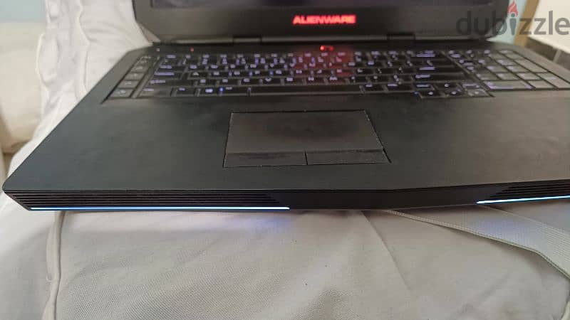 Alienware 17 R2 gaming laptop 4