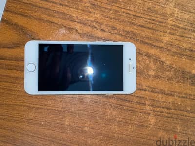 iphone 6S white 64GB   اسكرين بالعلبه والشاحن بحاله ممتازه