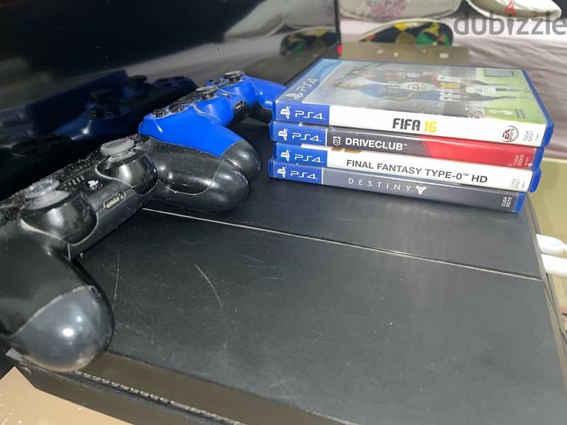 ps4 with 4 cds, eafc25, rdr2, gta5, fortnite, apex legends 0