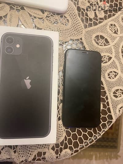 iphone 11 64 gb , battery 71