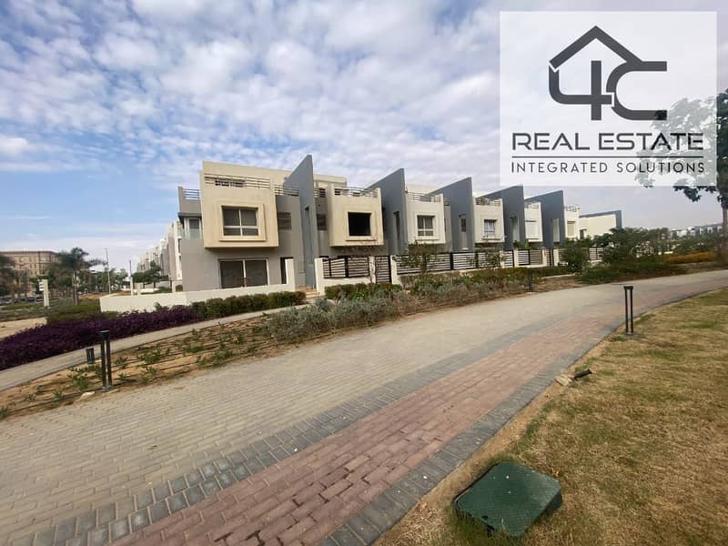 Town House middle 215 m  for sale in Hyde Park Delivery 2026 with down payment and installments 0