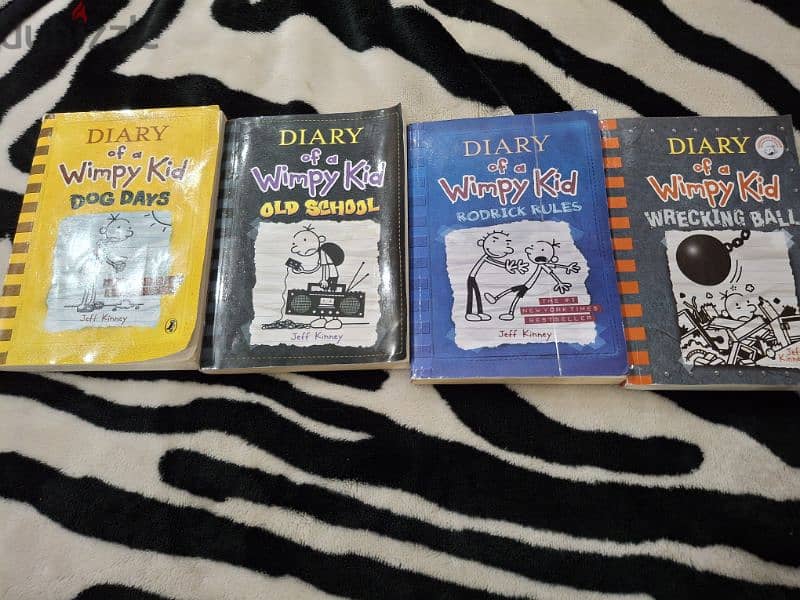 DAIRY OF WIMPY KID 4 BOOKS BUNDLE 0