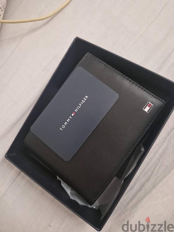 NEW TOMMY HILFIGER Wallet 2