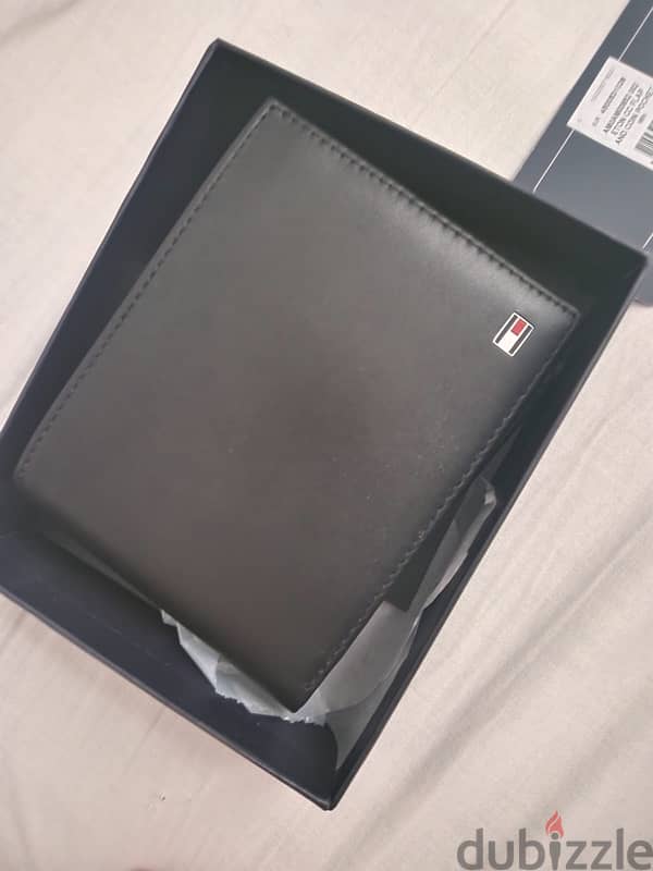 NEW TOMMY HILFIGER Wallet 3