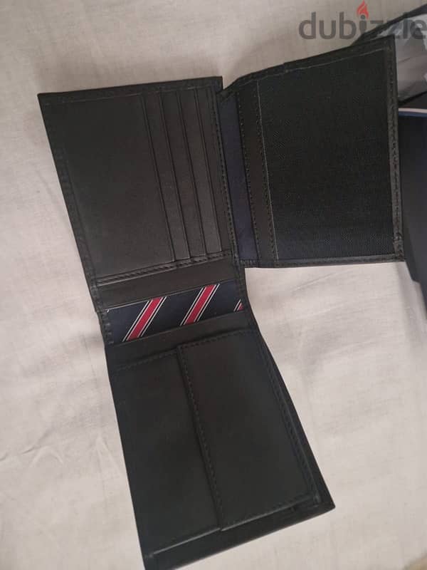 NEW TOMMY HILFIGER Wallet 5