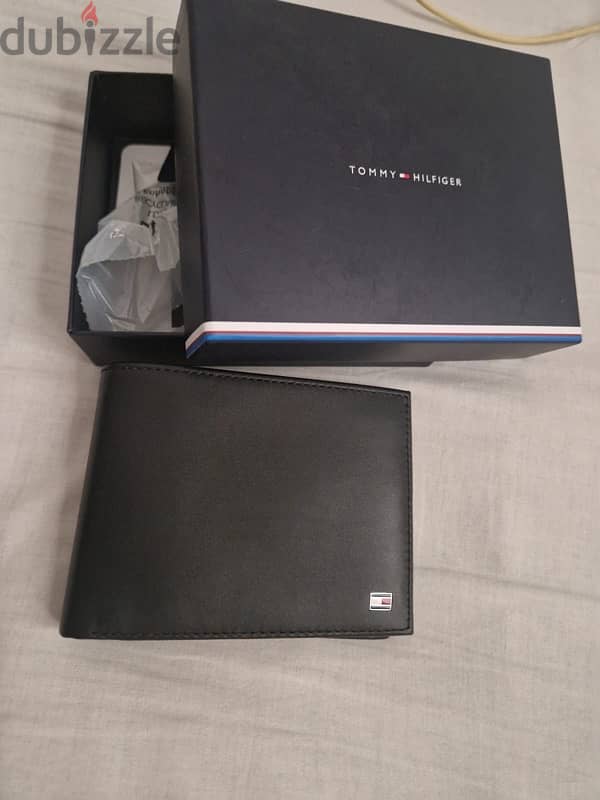 NEW TOMMY HILFIGER Wallet 8