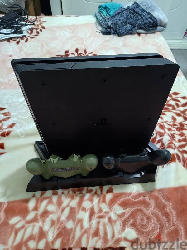 ps4 slim  1000 GB (1TB مع 19 لعبه ) 1