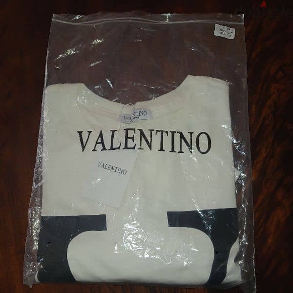 VALENTINO Original Tshirt for Men Size XL 2