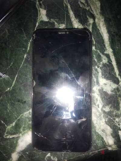 broken iphone 11 pro max