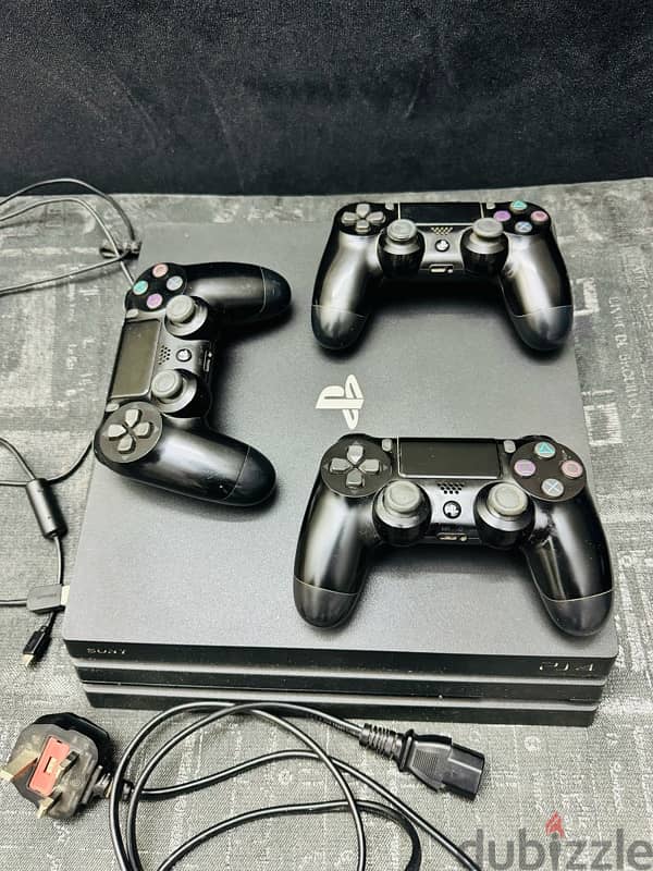 playstation 4 pro + 3 controllers 0