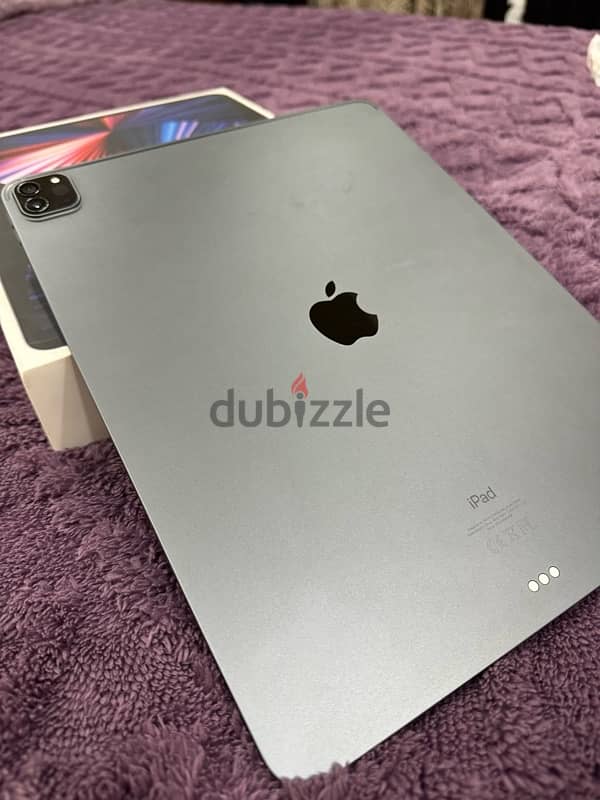 ipad pro 12.9 128GB 2022 + magnet holder 1