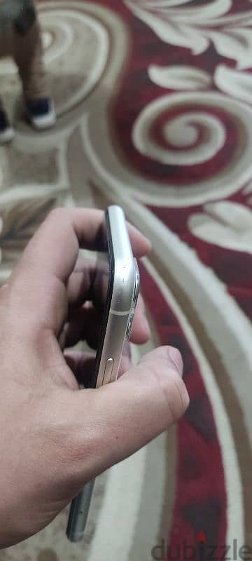 iphone 11  بحالة ممتازة زي الجديد 7