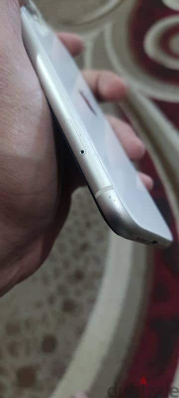 iphone 11  بحالة ممتازة زي الجديد 8