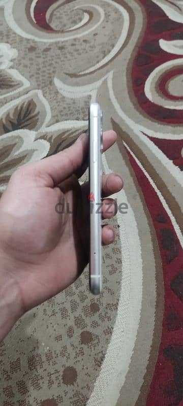 iphone 11  بحالة ممتازة زي الجديد 10