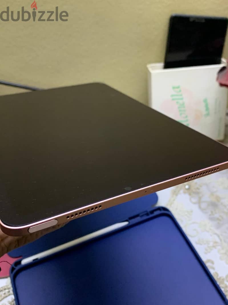 Apple iPad Air 2022 256GB Gold. 0