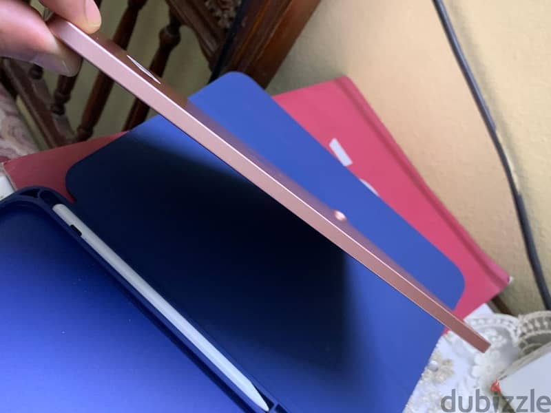 Apple iPad Air 2022 256GB Gold. 1