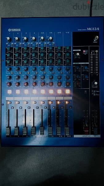 Yamaha audio mixer MG12/4 5