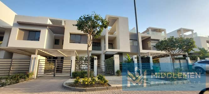 town house middle 250 m  prime location ready to move fifth square almarasem